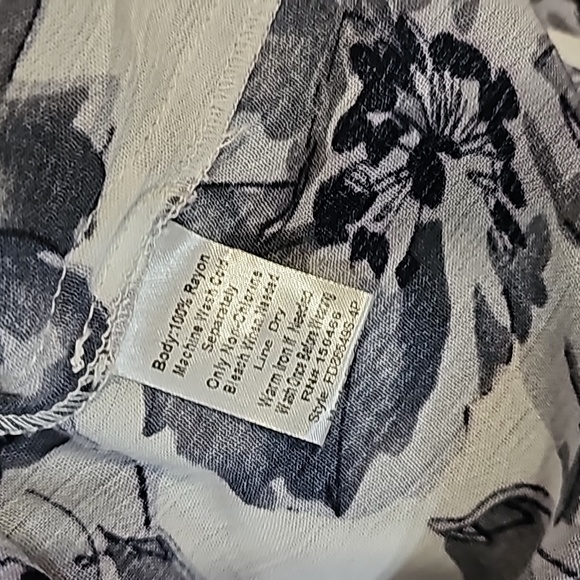 GUC Fun2Fun 3 Button Front Tunic Top 2X - Picture 6 of 6